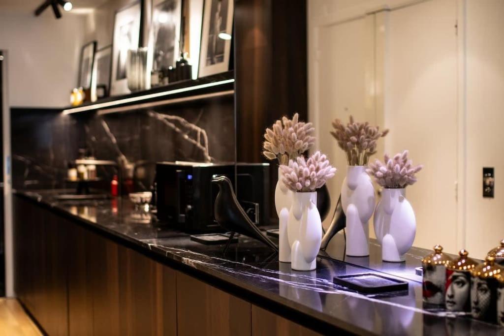 De Luxe Avenue Montaigne Paris