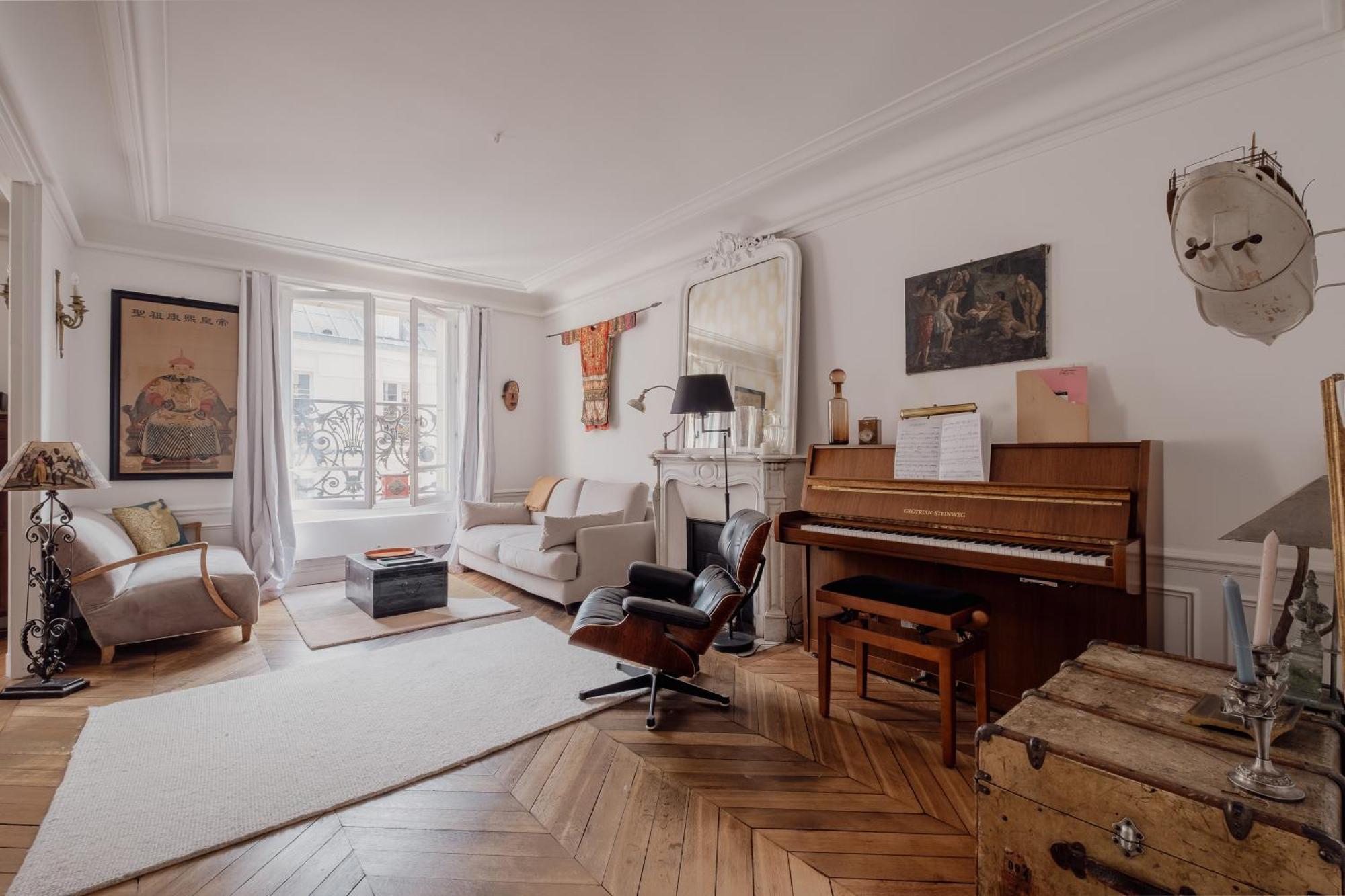 Veeve - Mid-century Mystique * Paris