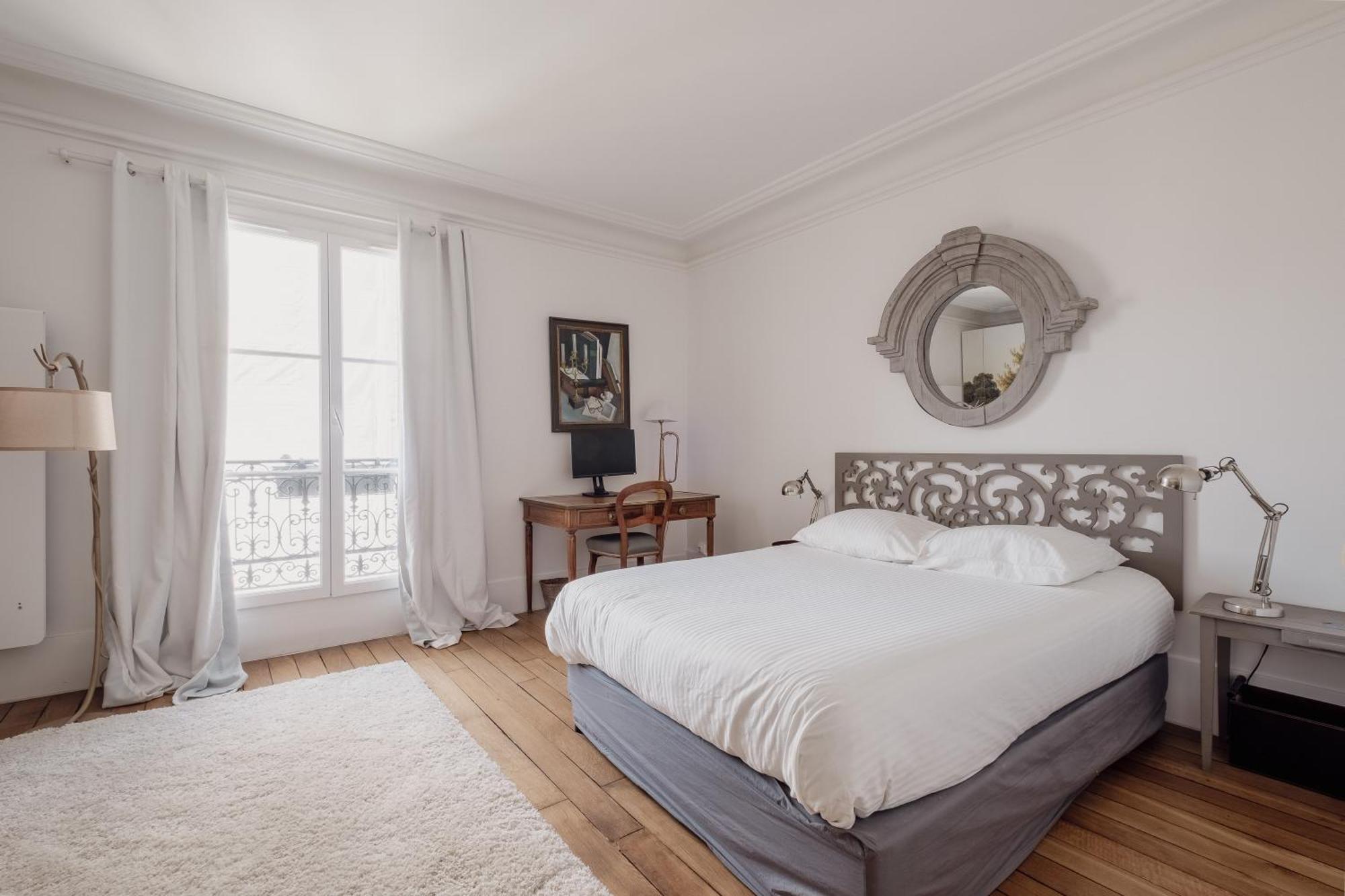 Veeve - Mid-century Mystique * Paris