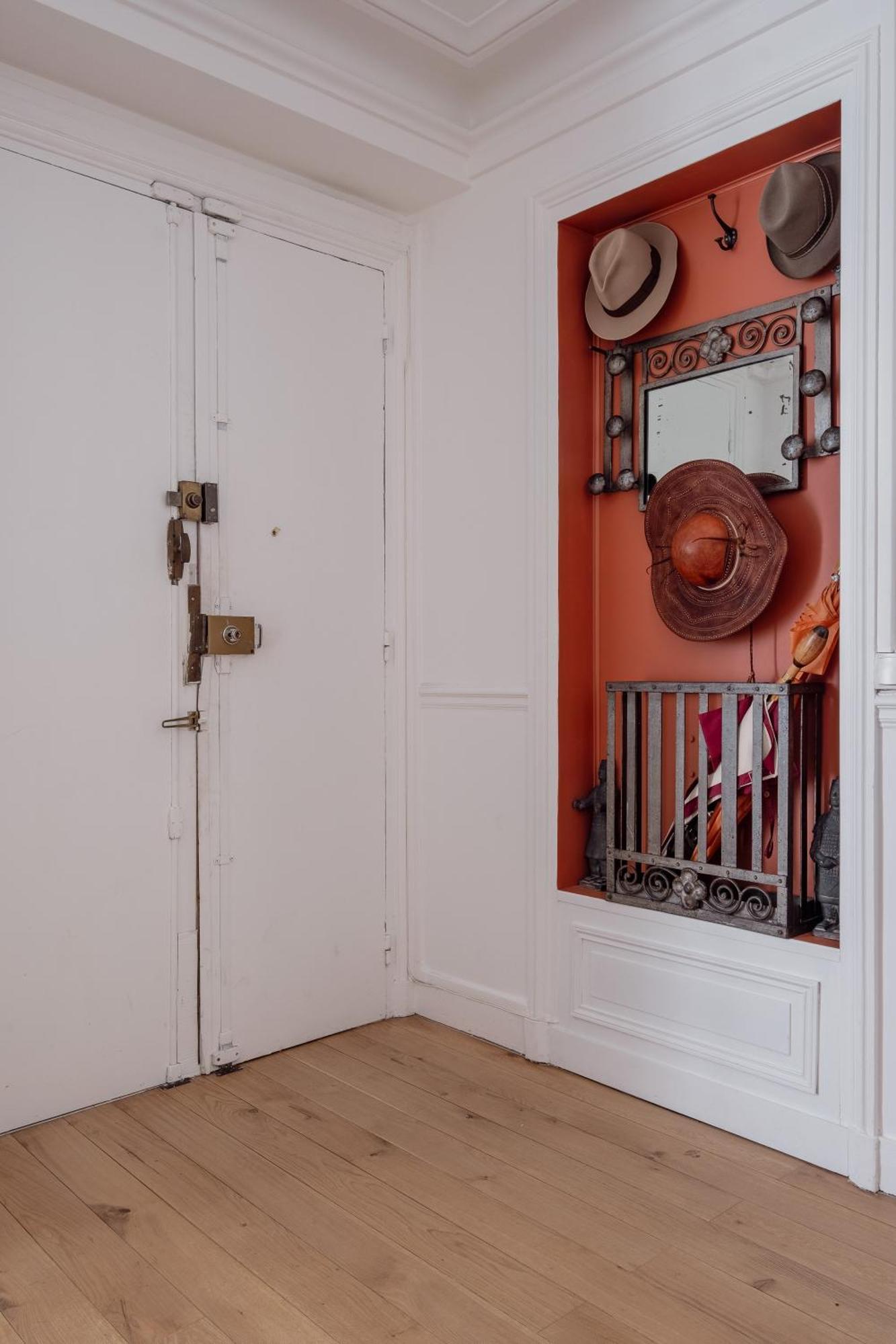 Veeve - Mid-century Mystique Paris
