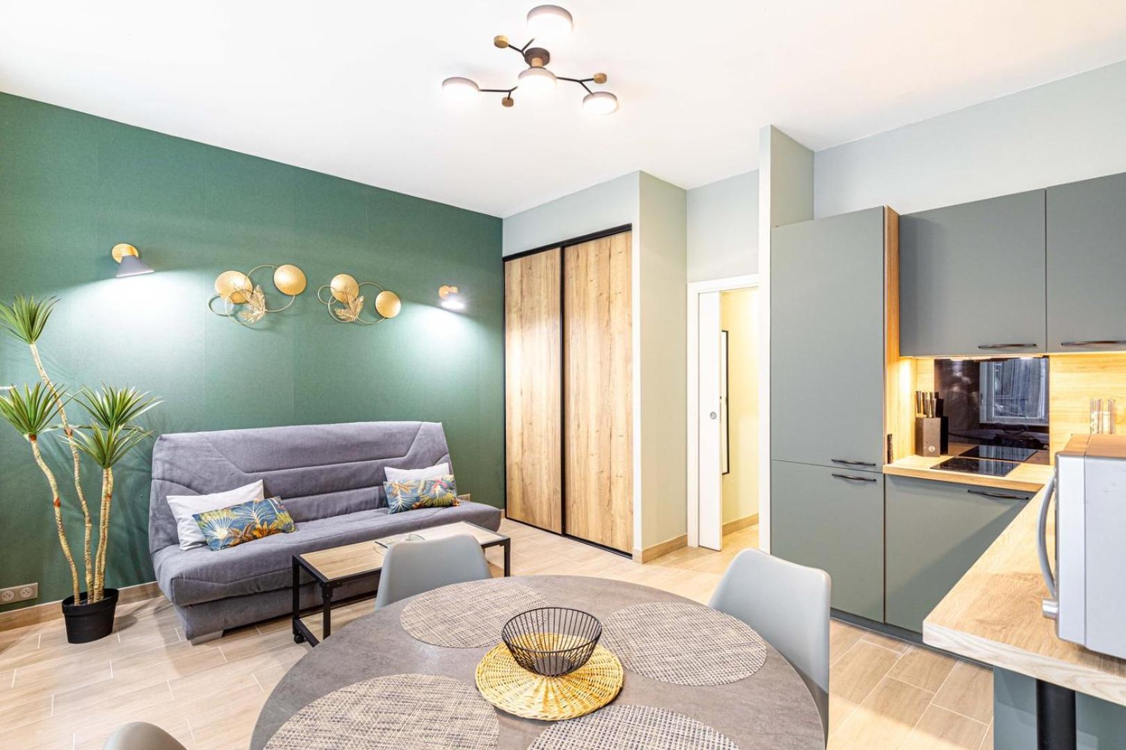 Taste Of Near Montmartre Sacre Coeur Apartment