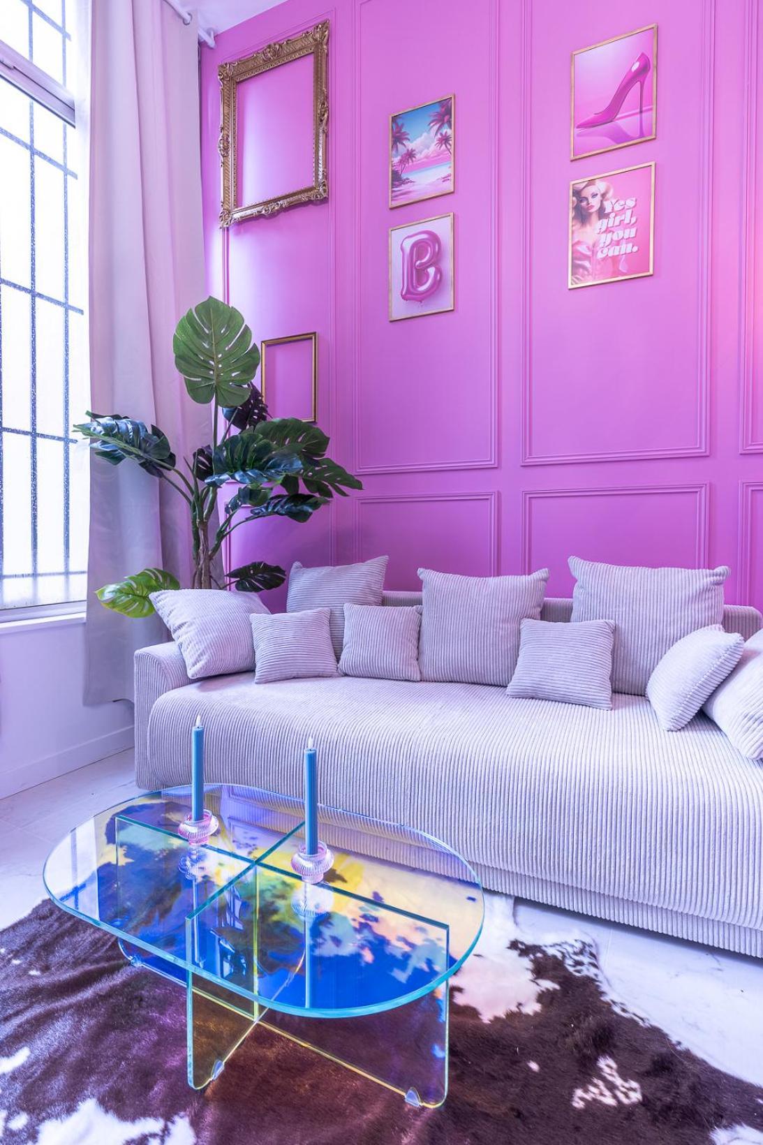 Beautiful Modern Barbie Flat In * Paris