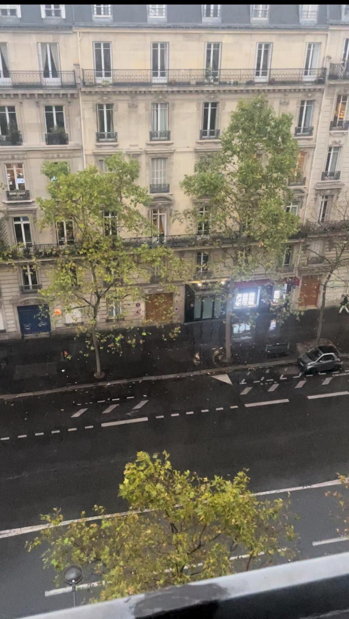 Paris Paris