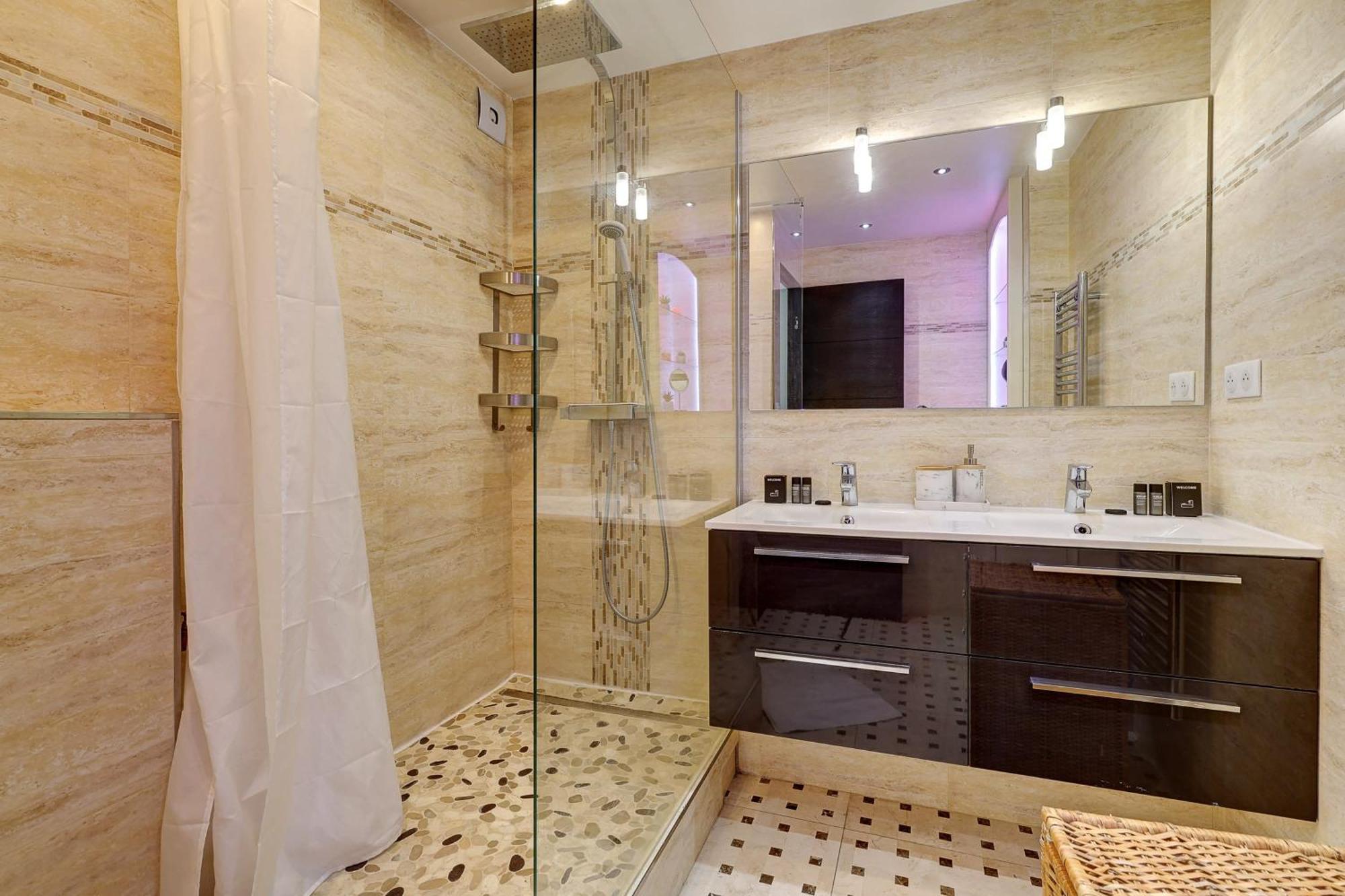 Apartment 119-typical Near Republique