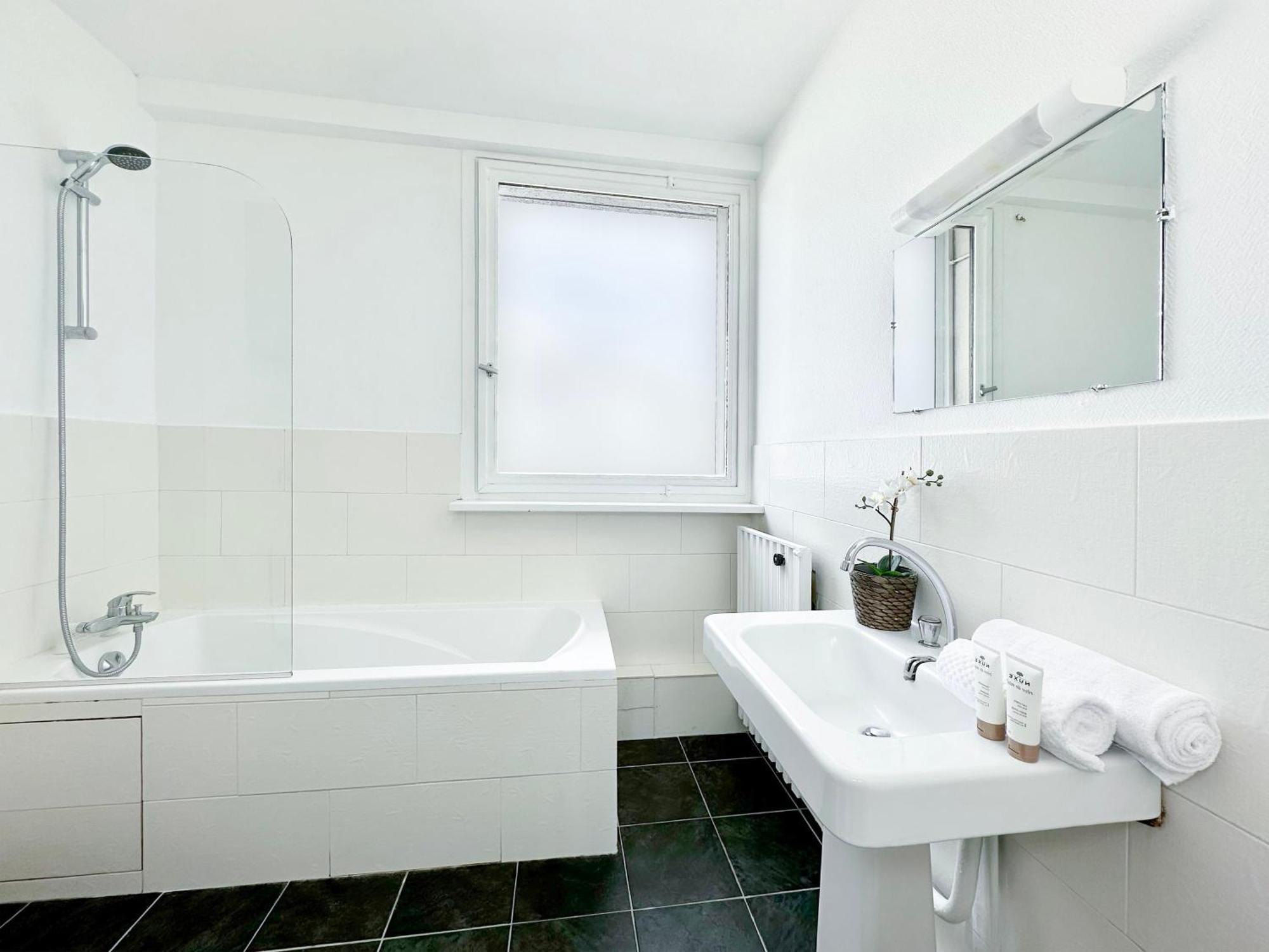 Spacious & Luxurious Flat In Montparnasse