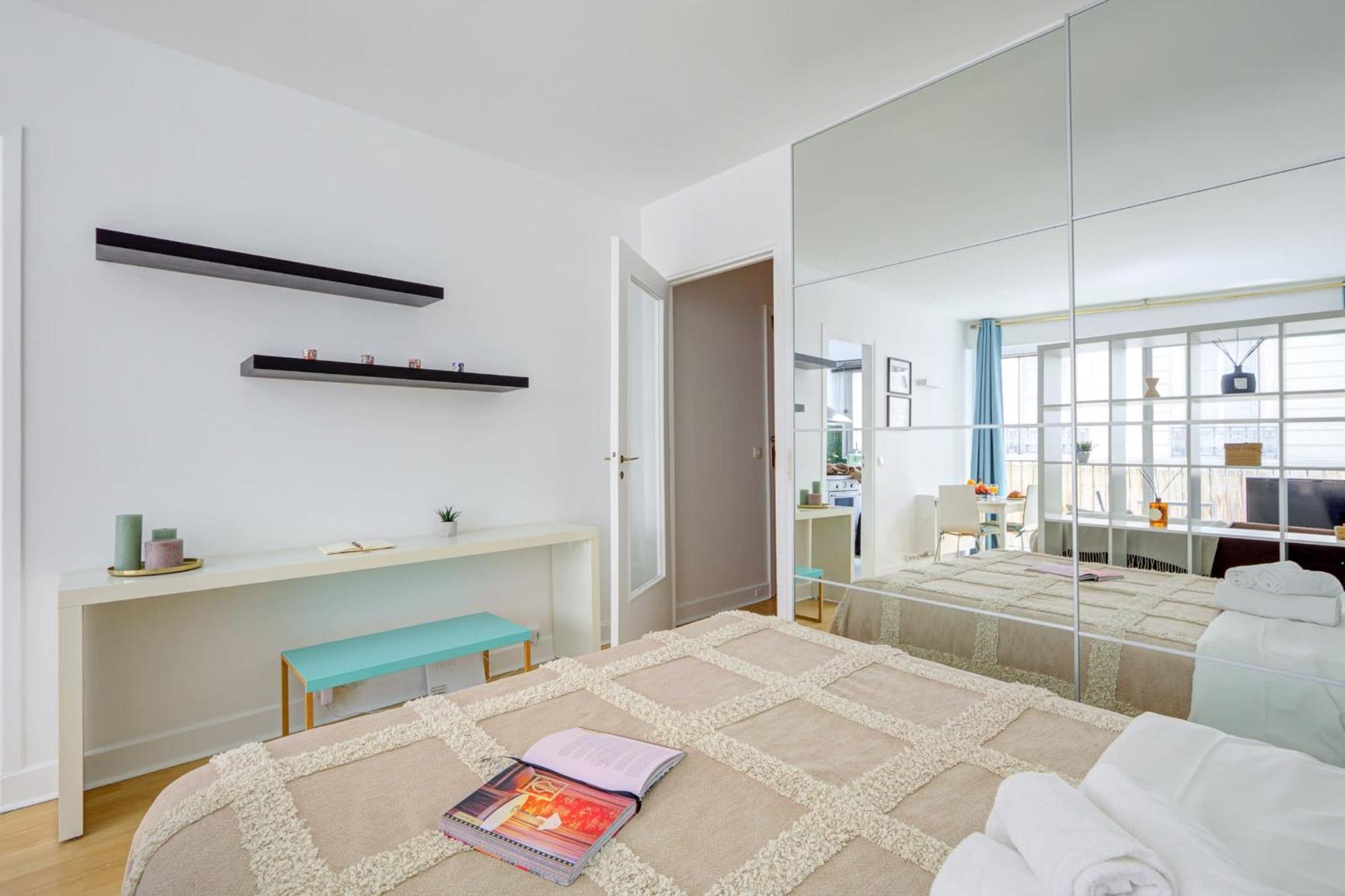 St Germain & Le Bon Marche With Balcony - Cityapartmentstay Paris