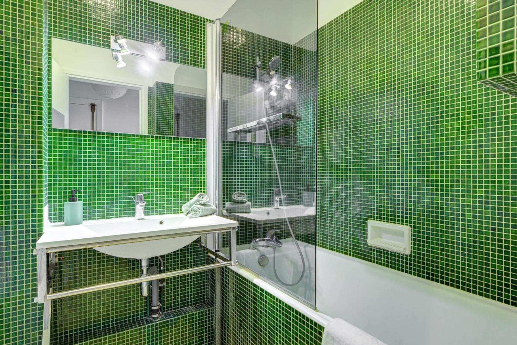 St Germain & Le Bon Marche With Balcony - Cityapartmentstay *