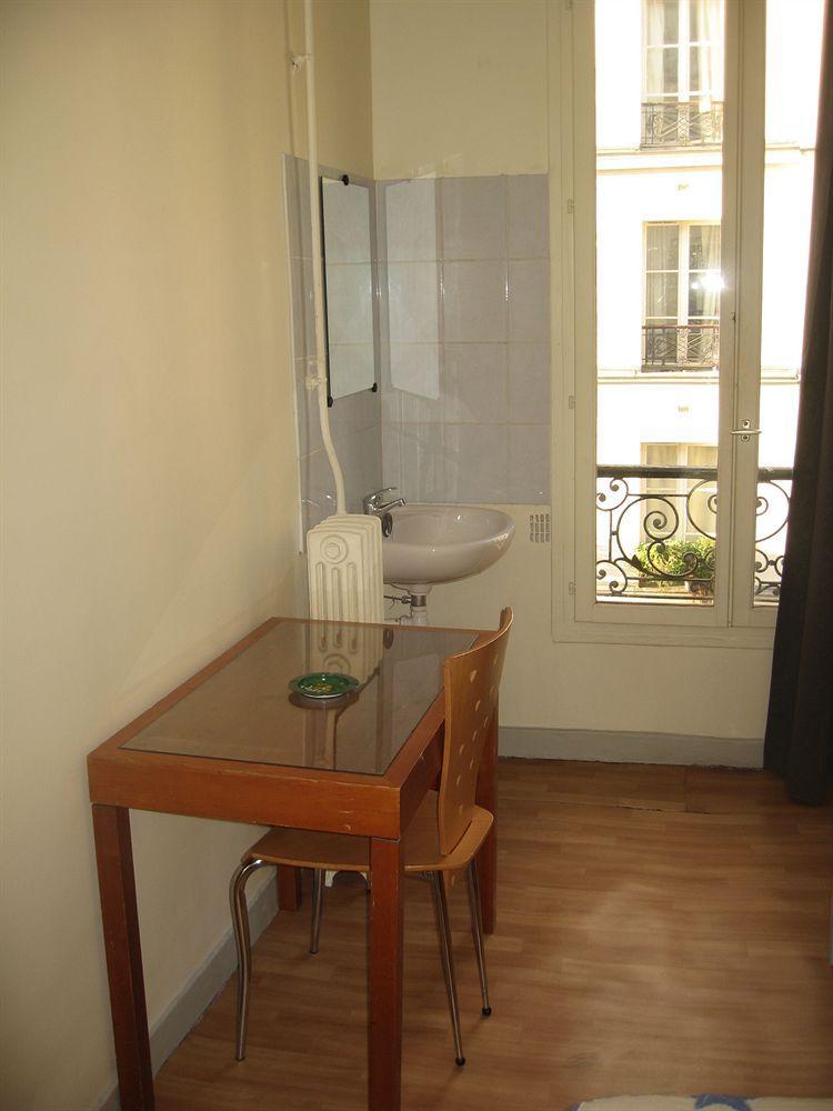 Au Royal Mad Paris