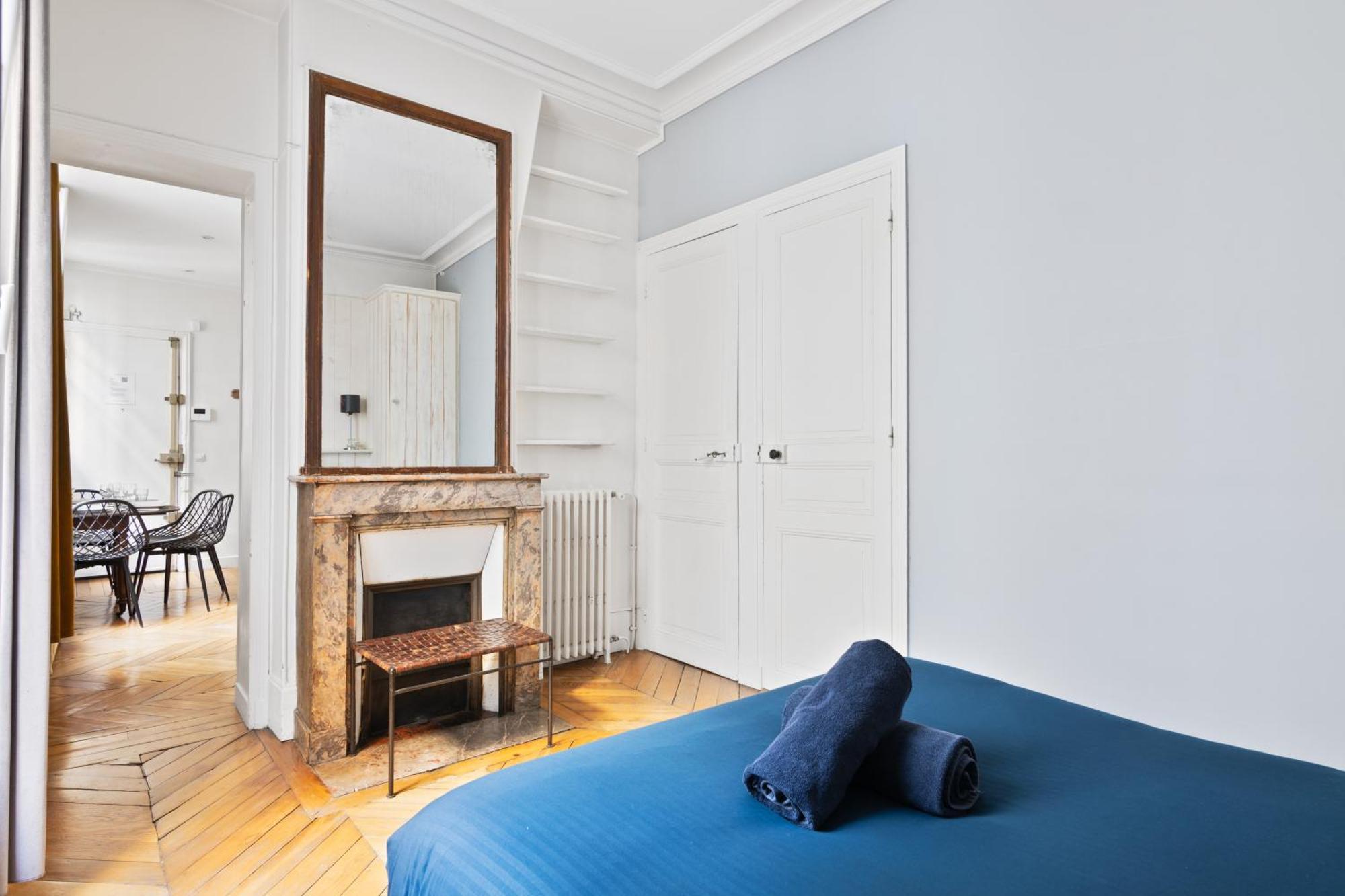Quartier Champ De Mars Free Netflix Apartment