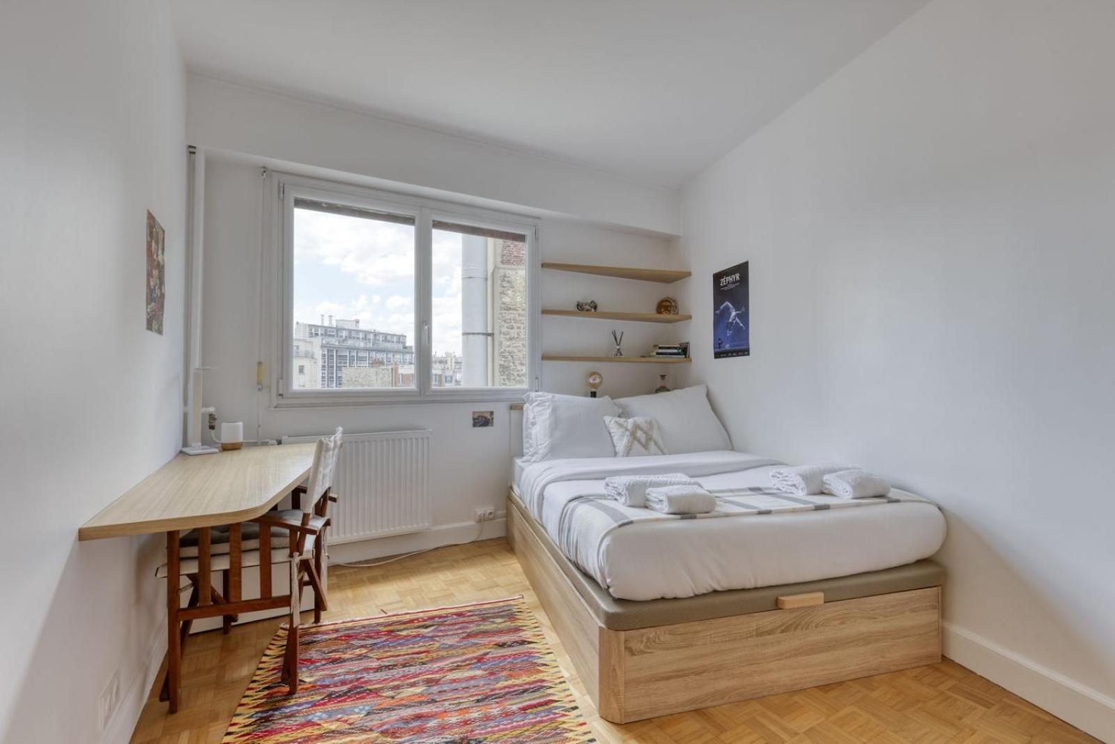 Apartment Light & Warm Flat With Balcony - Heart Of 15 Paris
