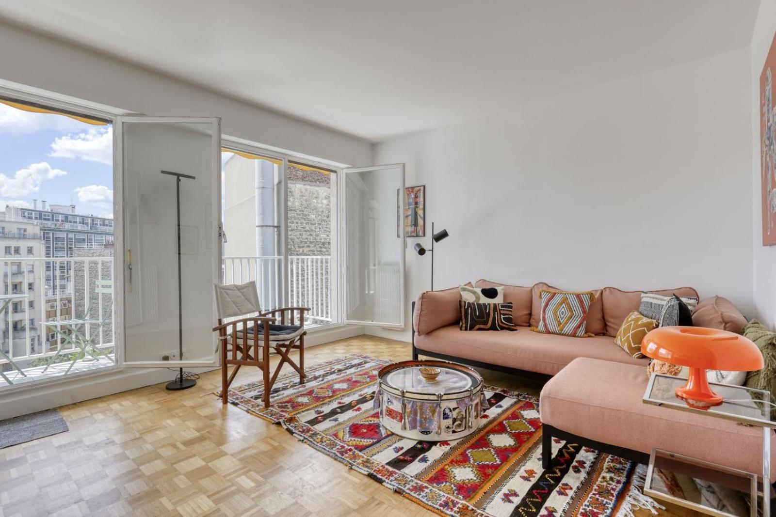 Apartment Light & Warm Flat With Balcony - Heart Of 15 Paris
