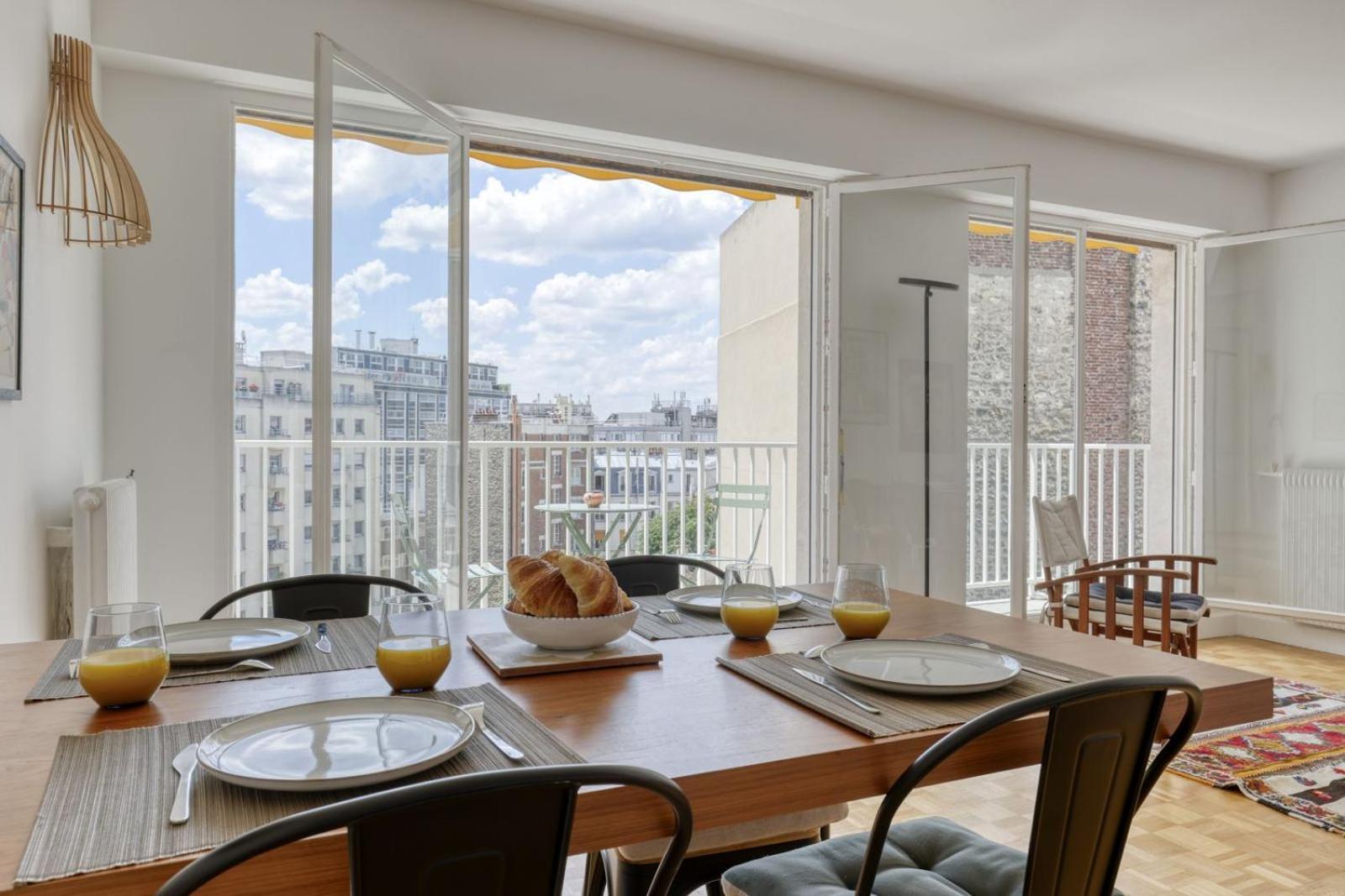 Light & Warm Flat With Balcony - Heart Of 15 *