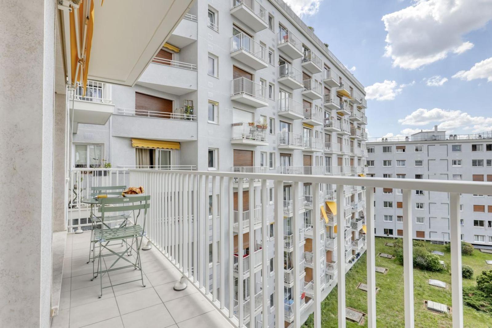 Apartment Light & Warm Flat With Balcony - Heart Of 15