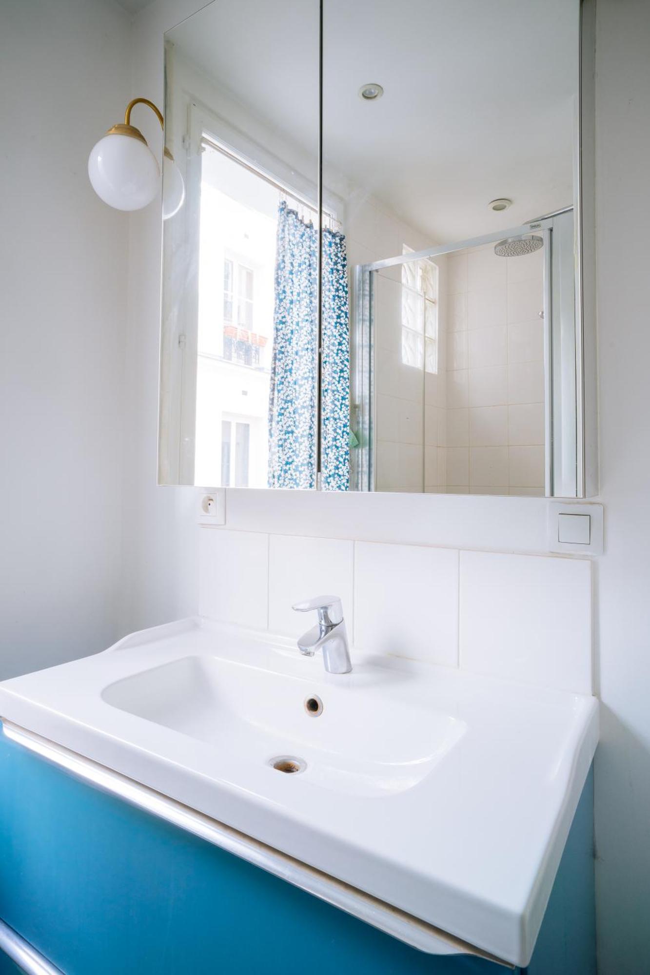 Quirky 1 Bedroom Flat In Paris