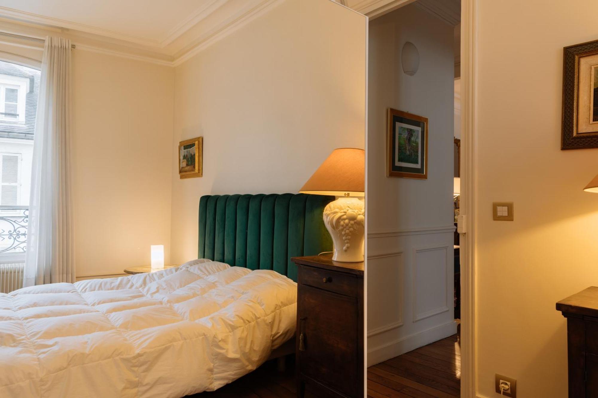 Stylishly Decorated 2bd Montmatre! Apartment Paris