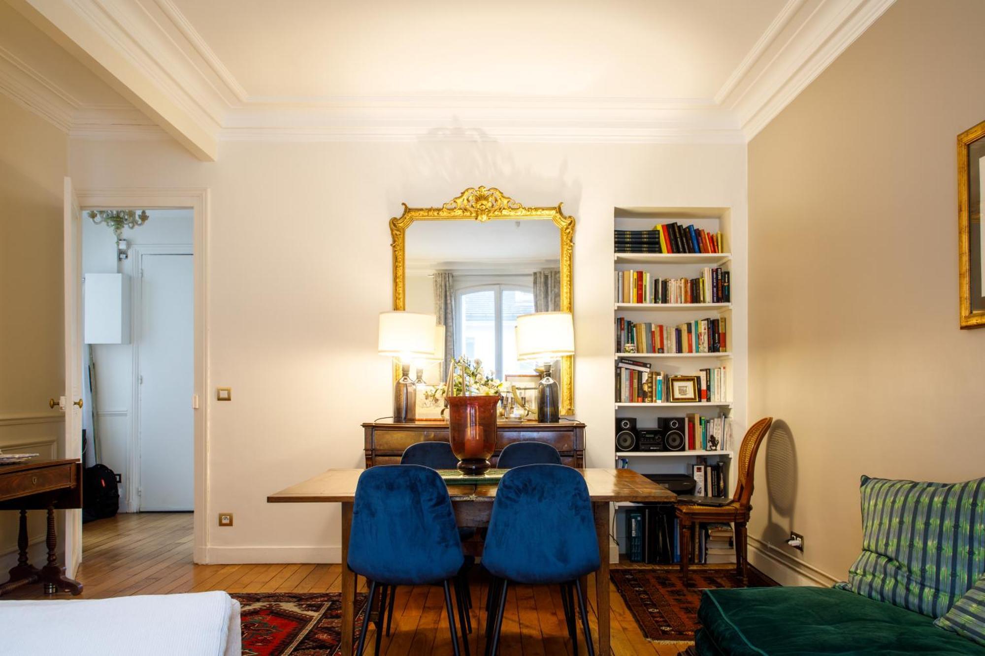 Stylishly Decorated 2bd Montmatre!