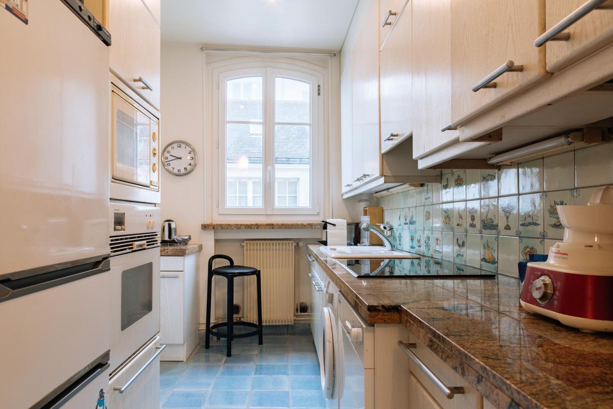 Apartment Stylishly Decorated 2bd Montmatre! *
