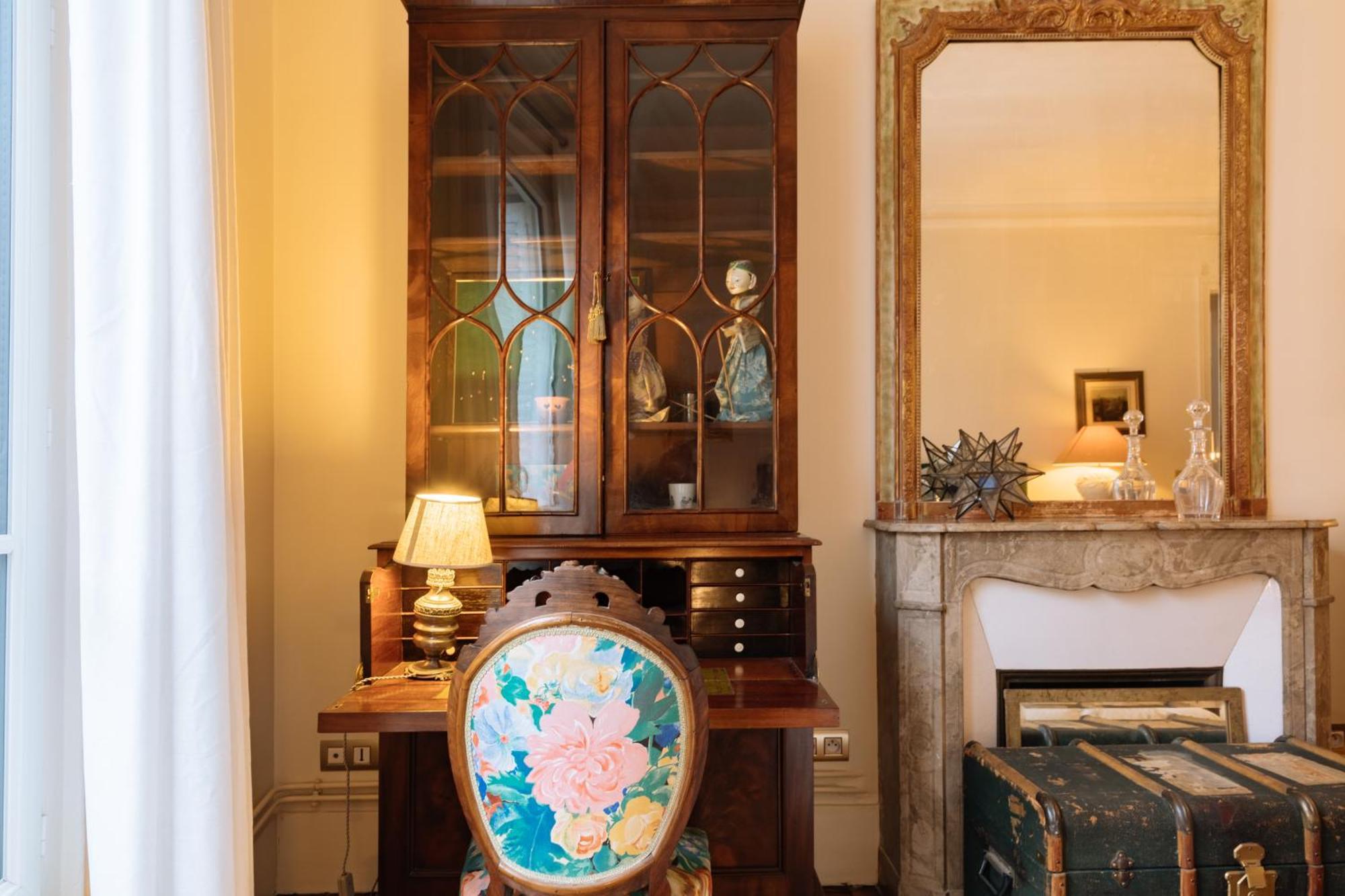 Stylishly Decorated 2bd Montmatre! * Paris