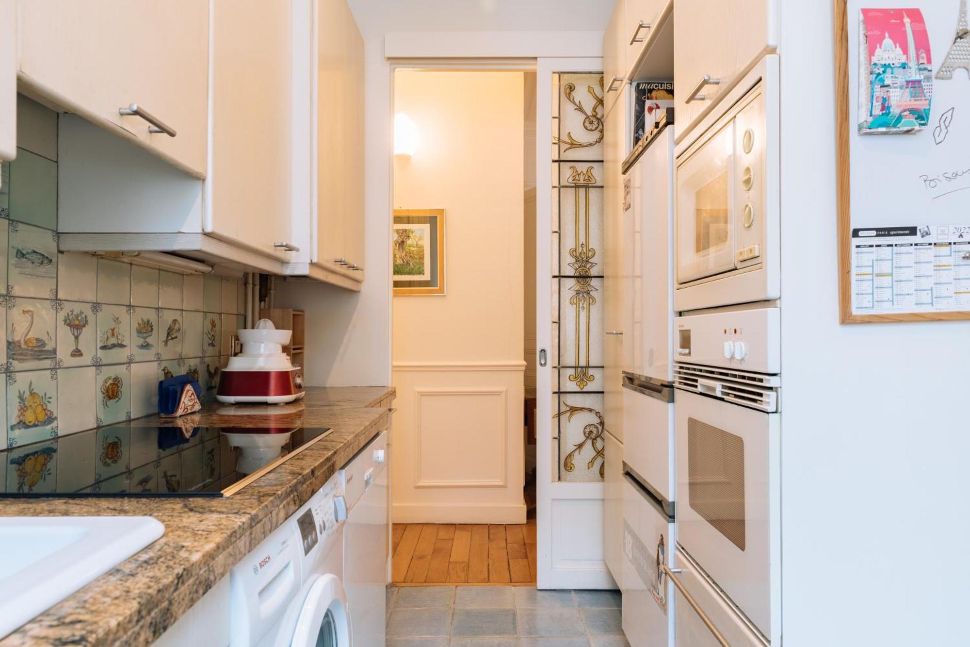 Stylishly Decorated 2bd Montmatre! Apartment