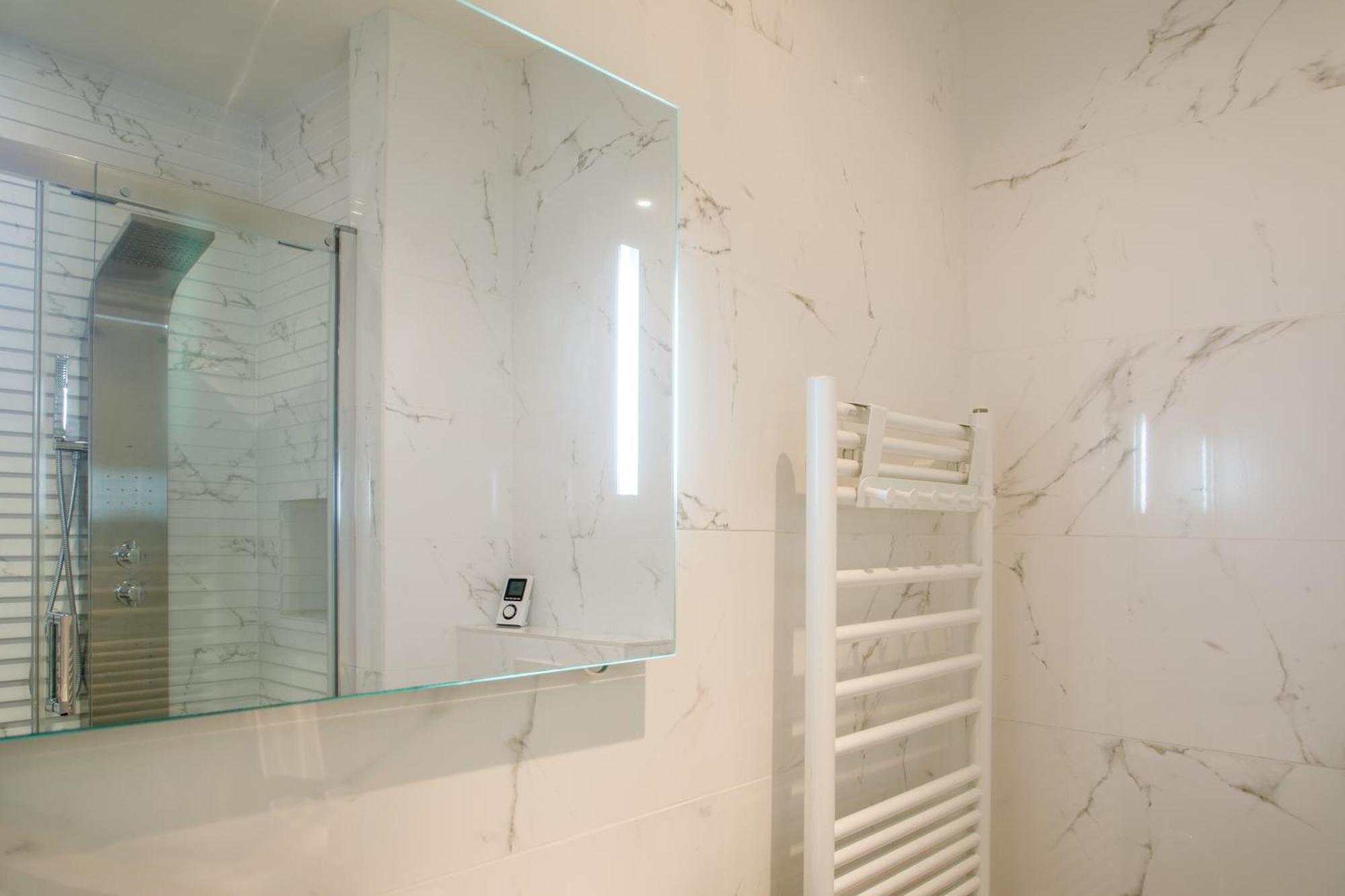 Stylishly Decorated 2bd Montmatre! *