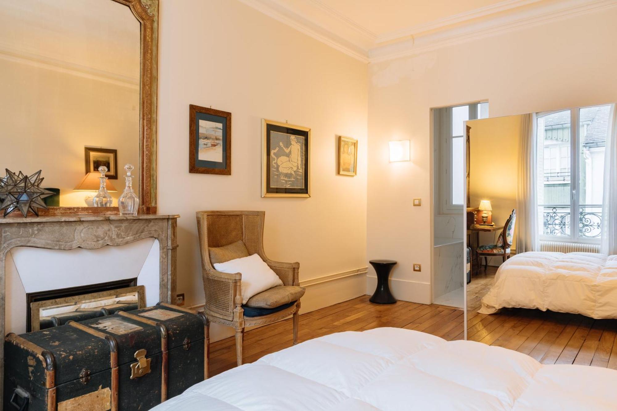 Stylishly Decorated 2bd Montmatre! * Paris
