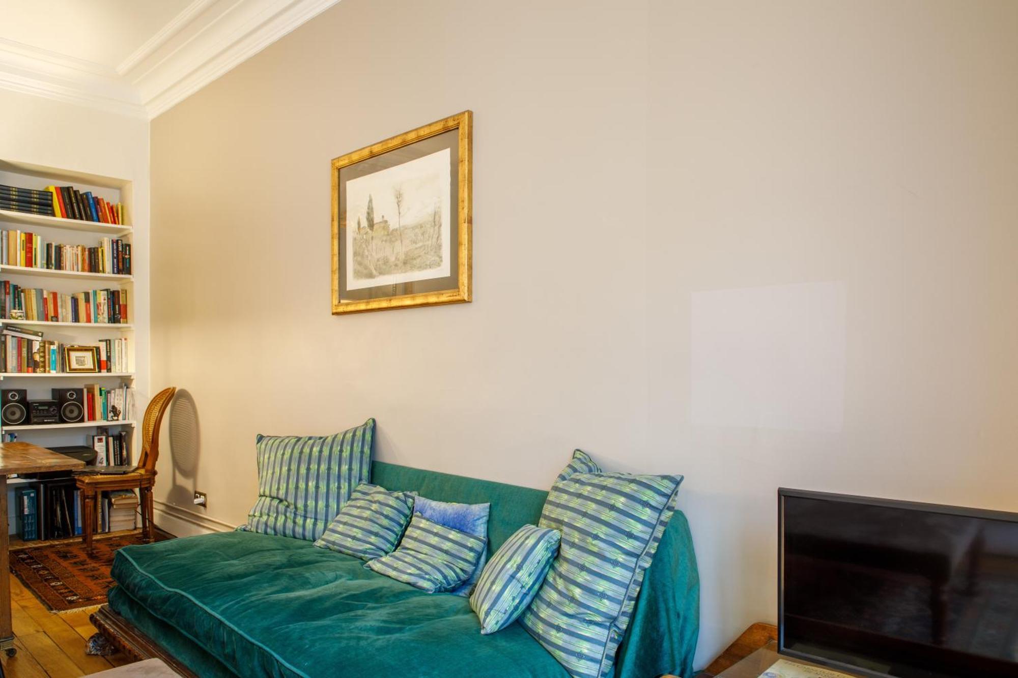 Stylishly Decorated 2bd Montmatre! *