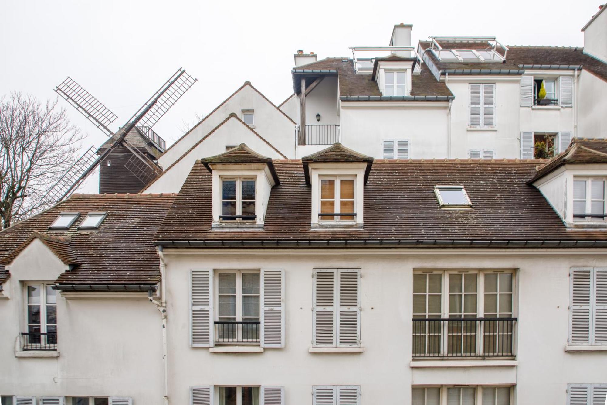 Stylishly Decorated 2bd Montmatre!