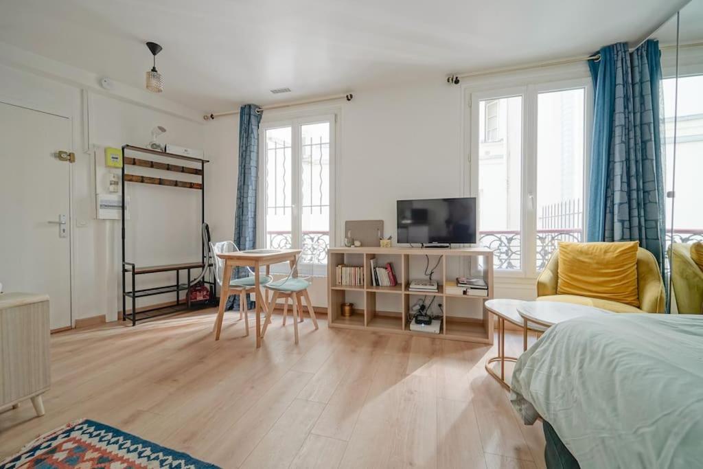 Doorman Best Studio In 12th Paris