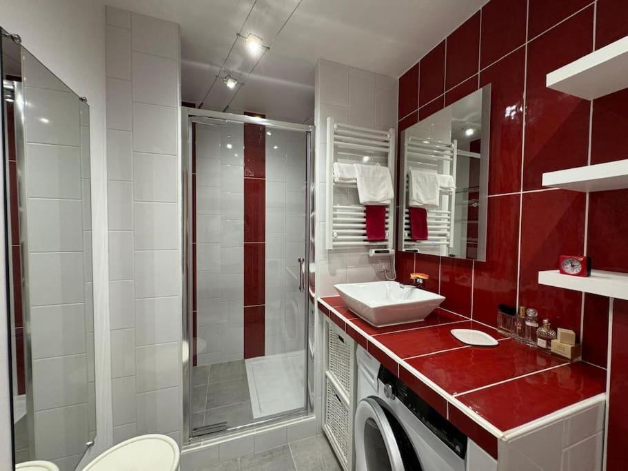 Apartment Stylish 1br With Peaceful Garden In 18th District Paris