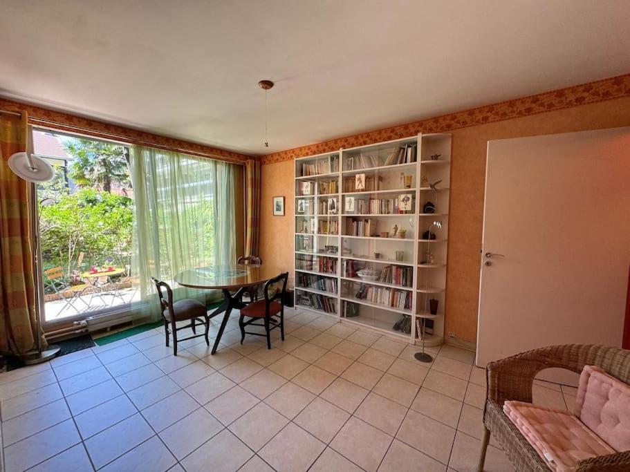 Stylish 1br With Peaceful Garden In 18th District Paris