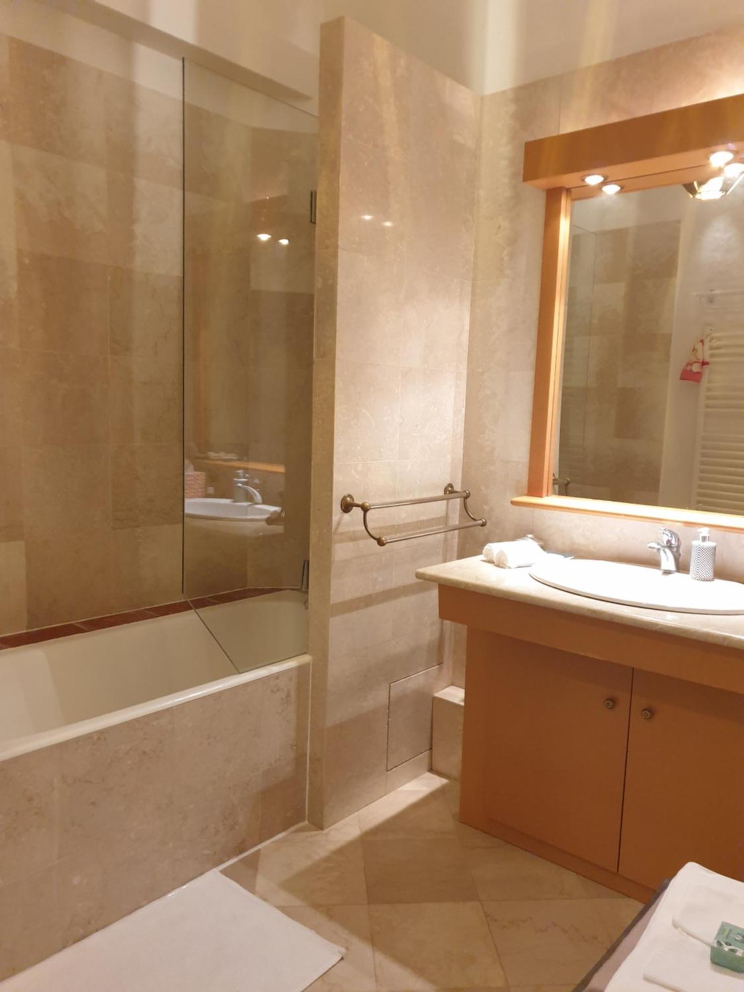 Haussmannien Cosy Apartment Paris