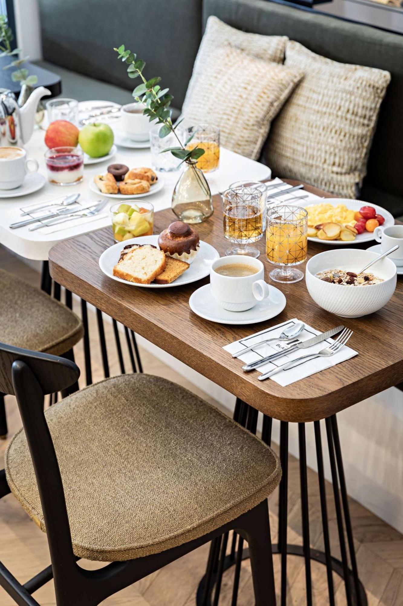 Western Premier The Blake Gare Saint Lazare Hotel 4*