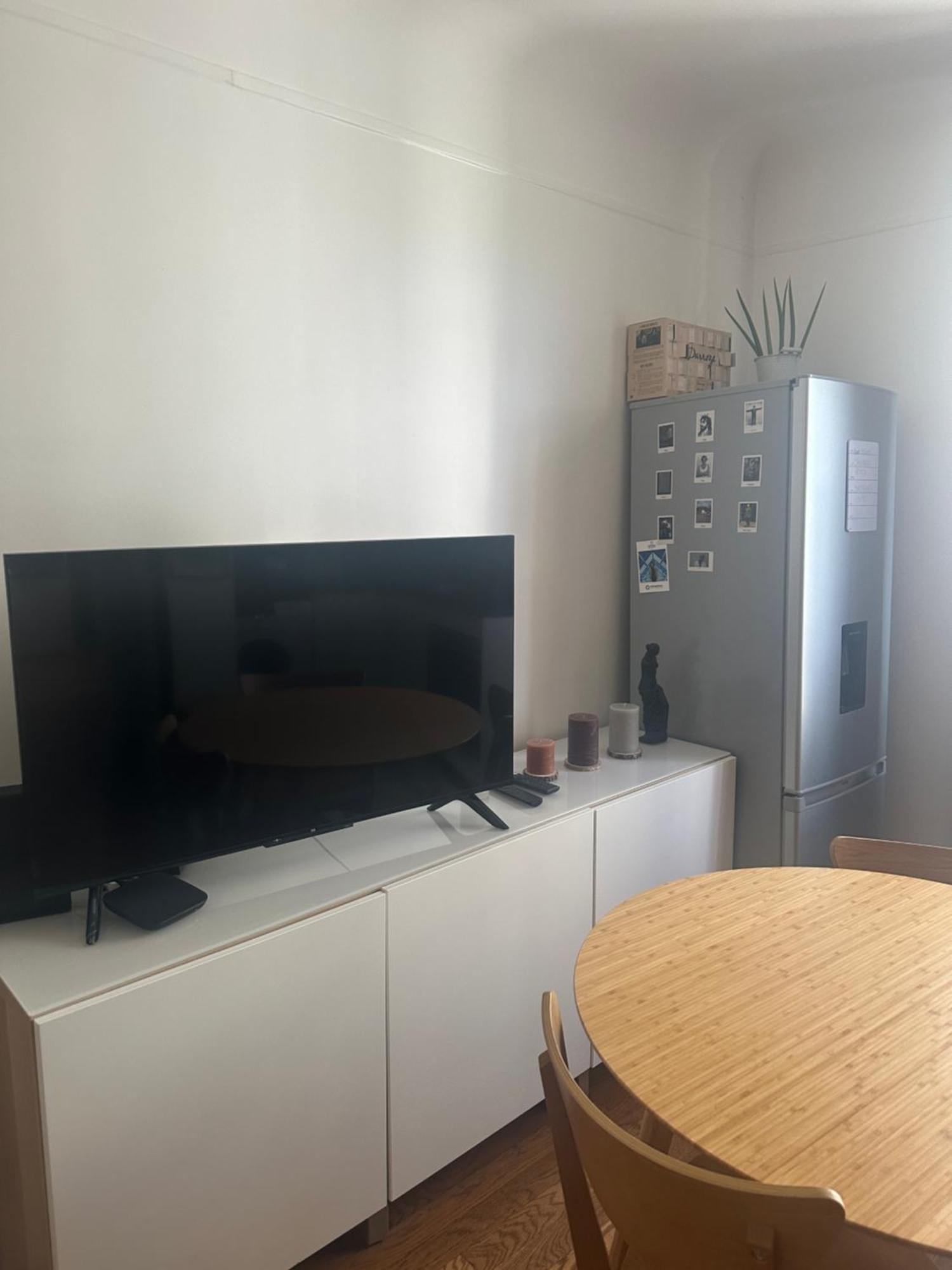Contemporain Chic Apartment Paris