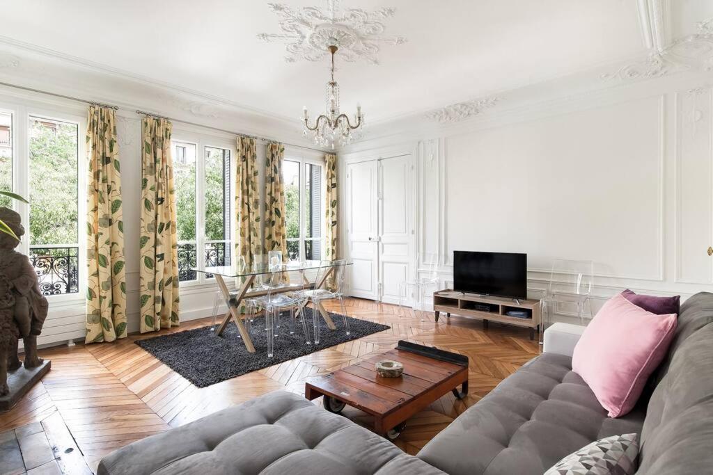 Apartment Cavalier Des Lions 2bed 2 And Half Baths Paris