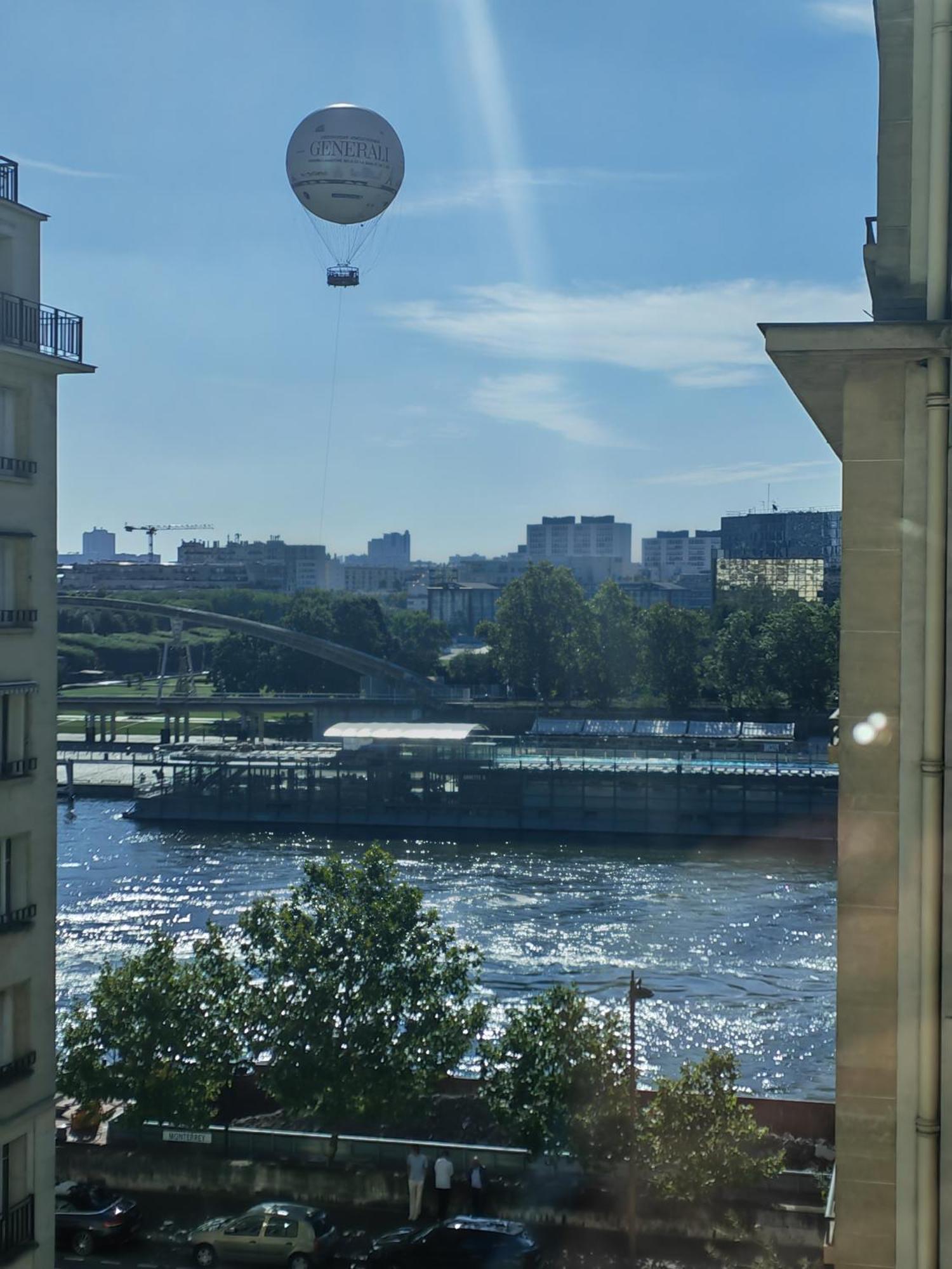View Sur La Seine Apartment *