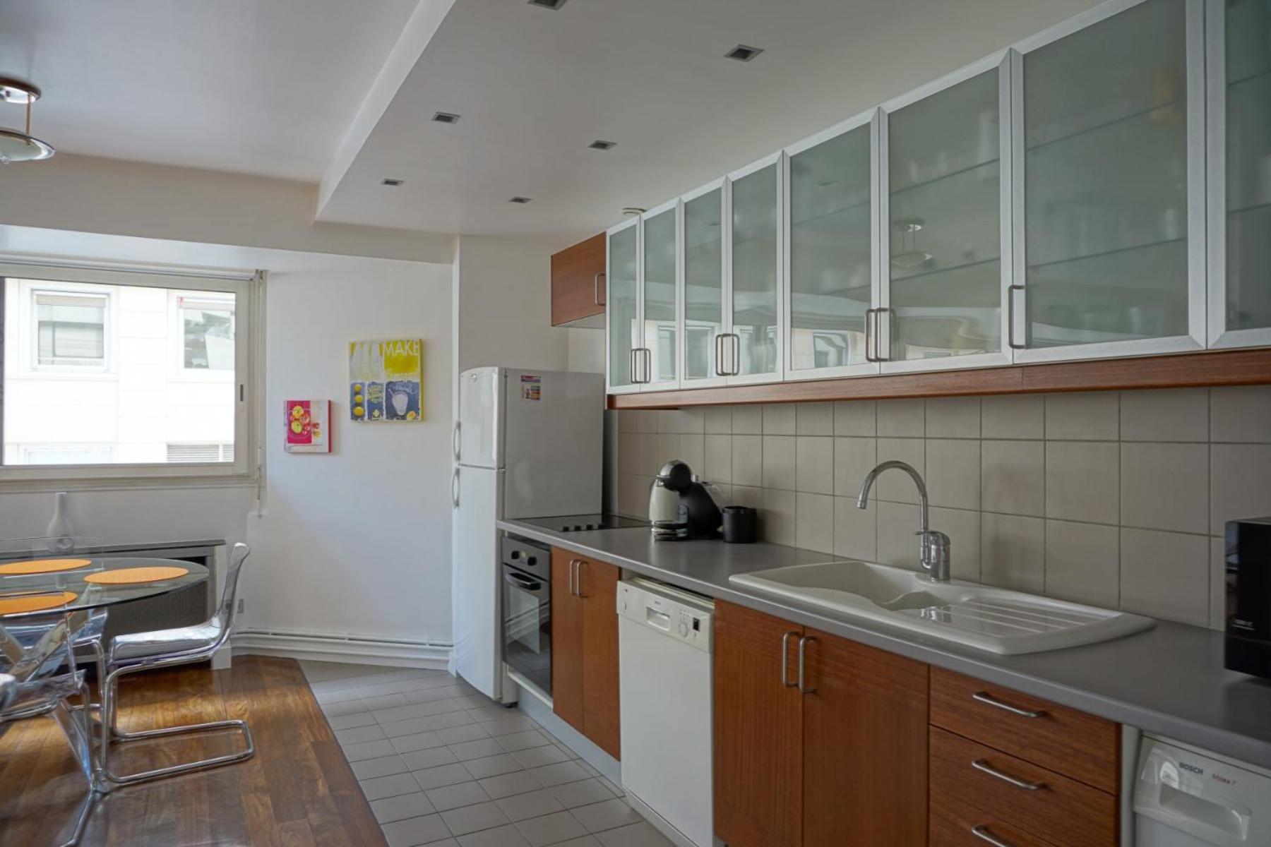 Apartment Rue Beaujon - 8 Paris