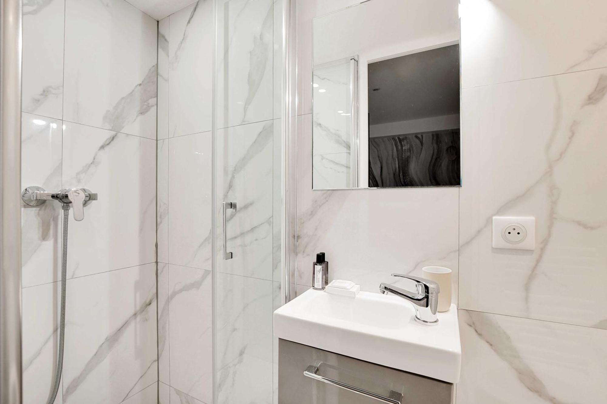 Cosy With Air Conditioning -near Montmartre Paris