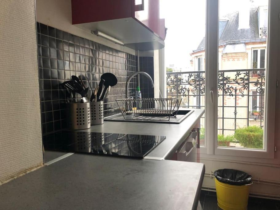 2 Pieces Lumineux Avec Balcon Filant Paris
