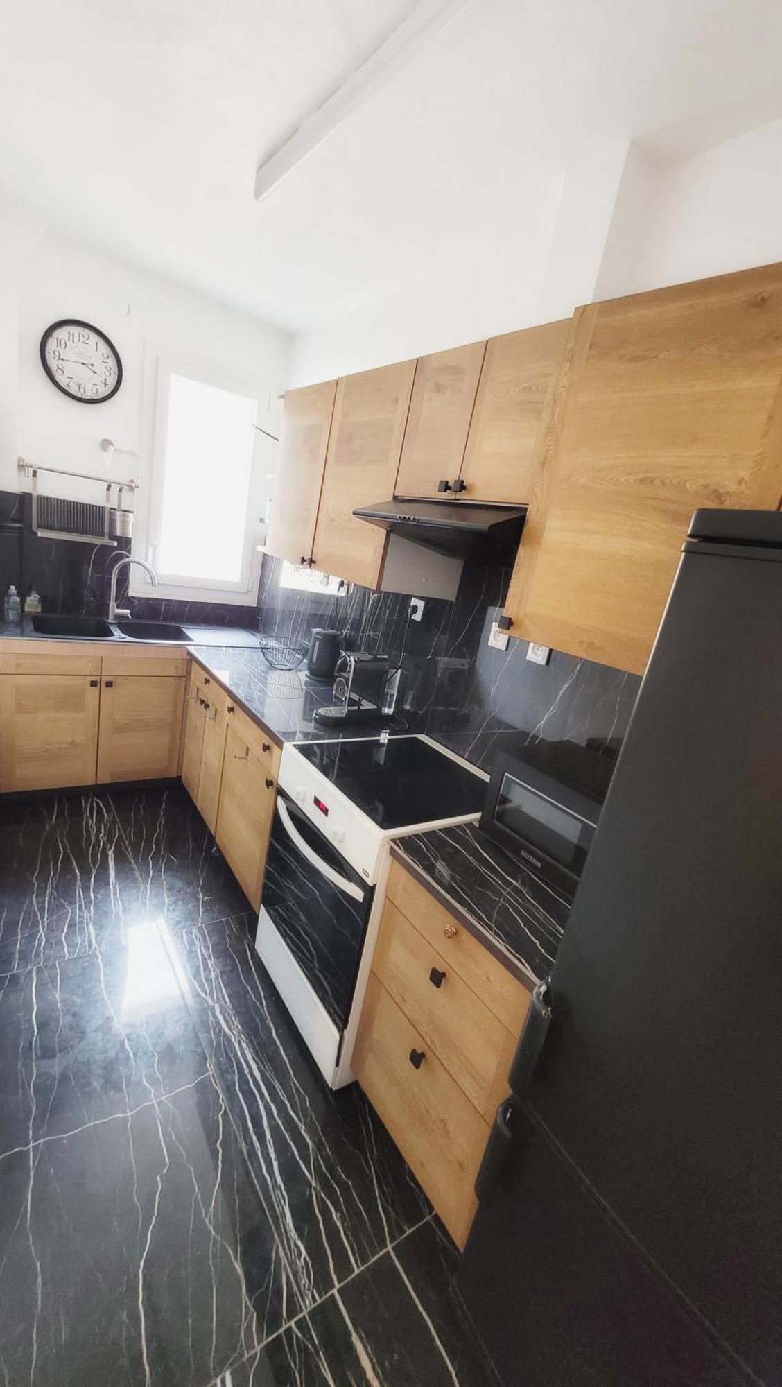Appartement Familial Refait A Neuf Centre 20eme *