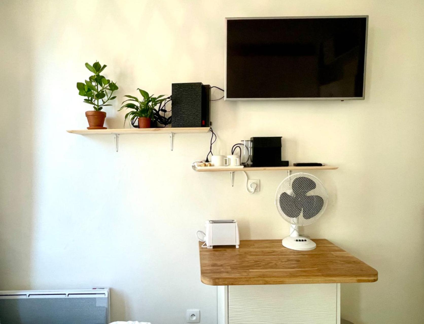 Studio Canal St Mart Louis Blanc Apartment Paris
