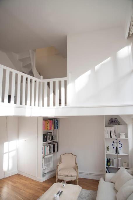 Triplex Lumineux Avec Balcon - 500m Champs Elysees Apartment *