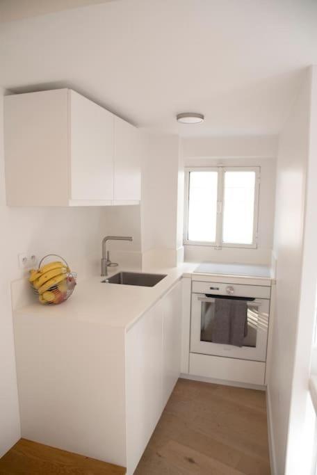 Triplex Lumineux Avec Balcon - 500m Champs Elysees Apartment Paris
