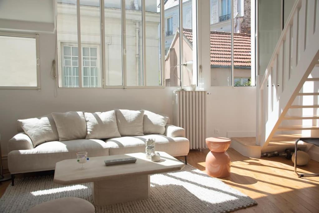 Triplex Lumineux Avec Balcon - 500m Champs Elysees *