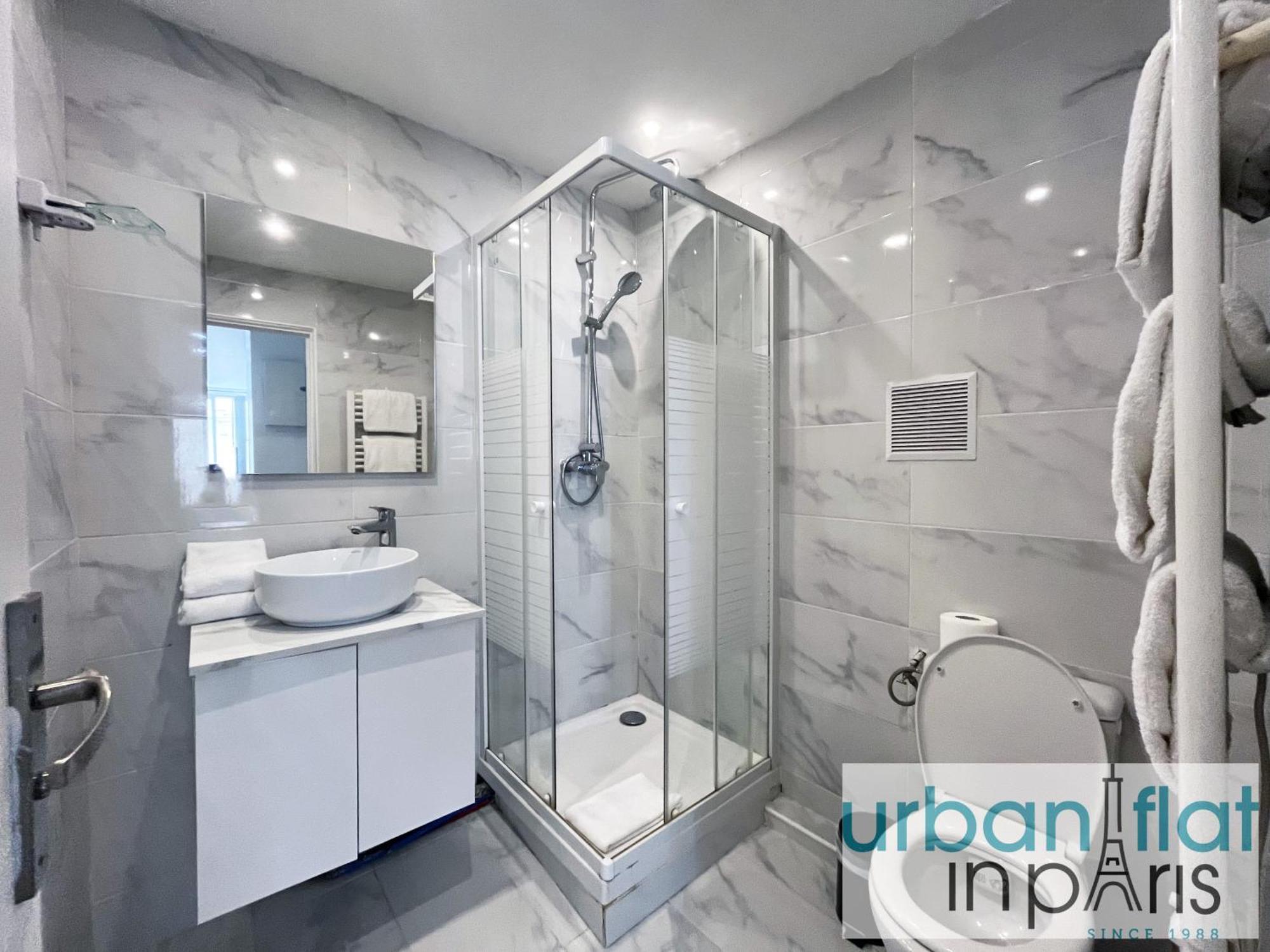 Apartment Urban Flat 17 - Pretty 3 Bedroom Flat In Paris