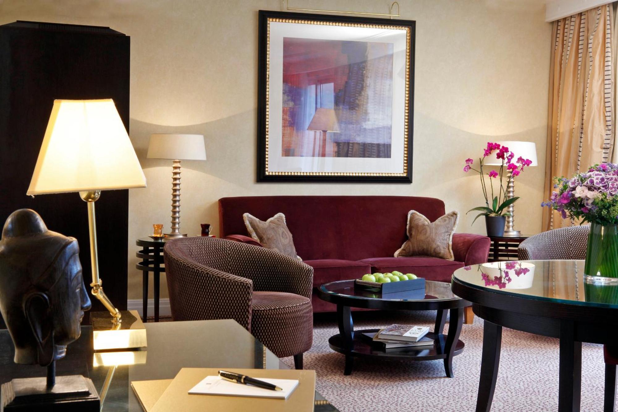 Warwick Champs-elysees Hotel 4*
