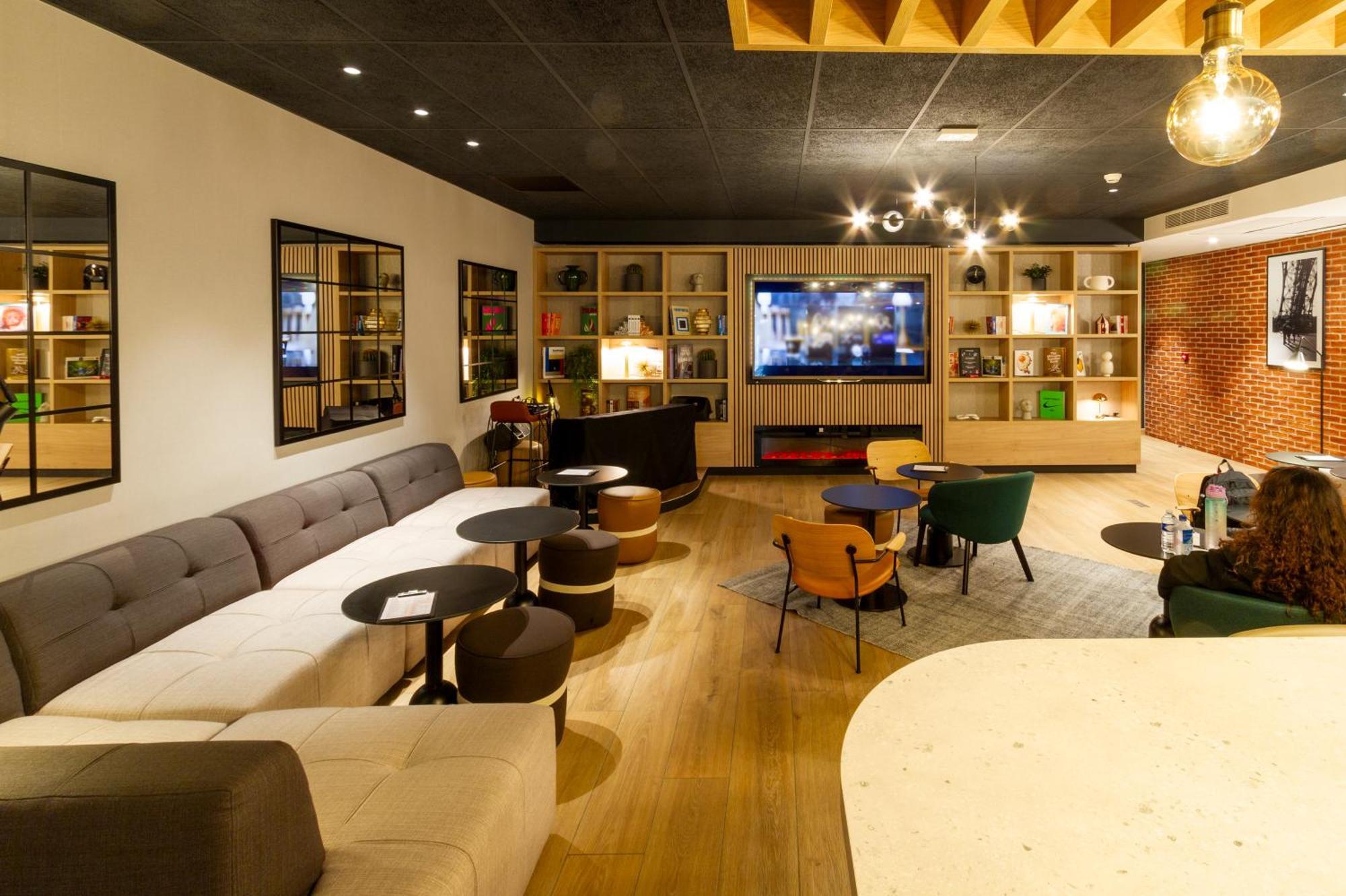 Campanile Prime 19 - La Hotel 3*
