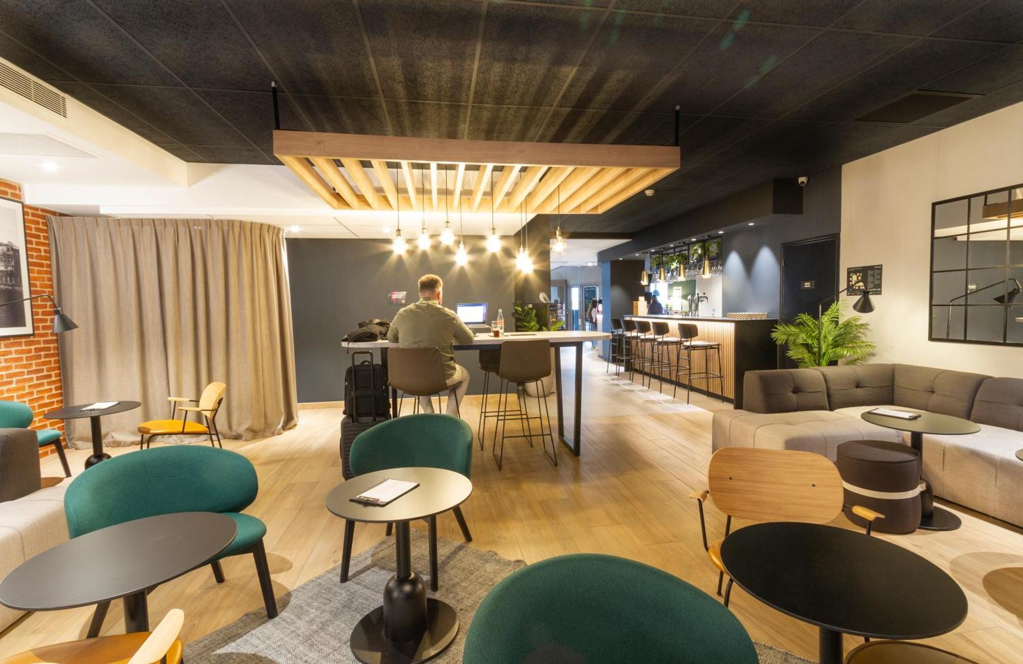 Campanile Prime 19 - La Hotel Paris