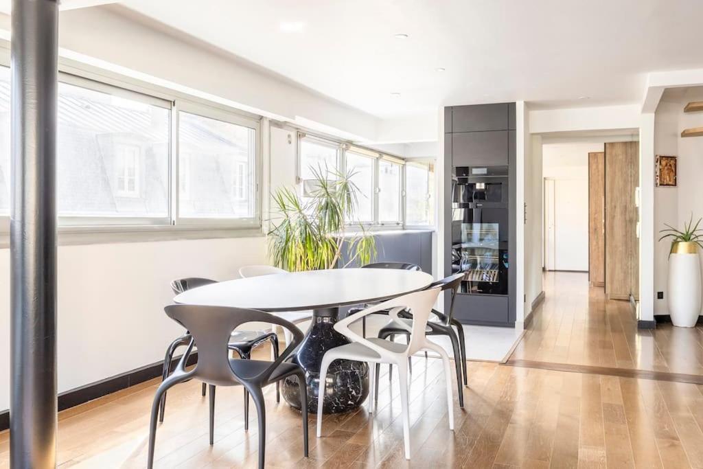 Duplex Familial Tour Eiffel Paris