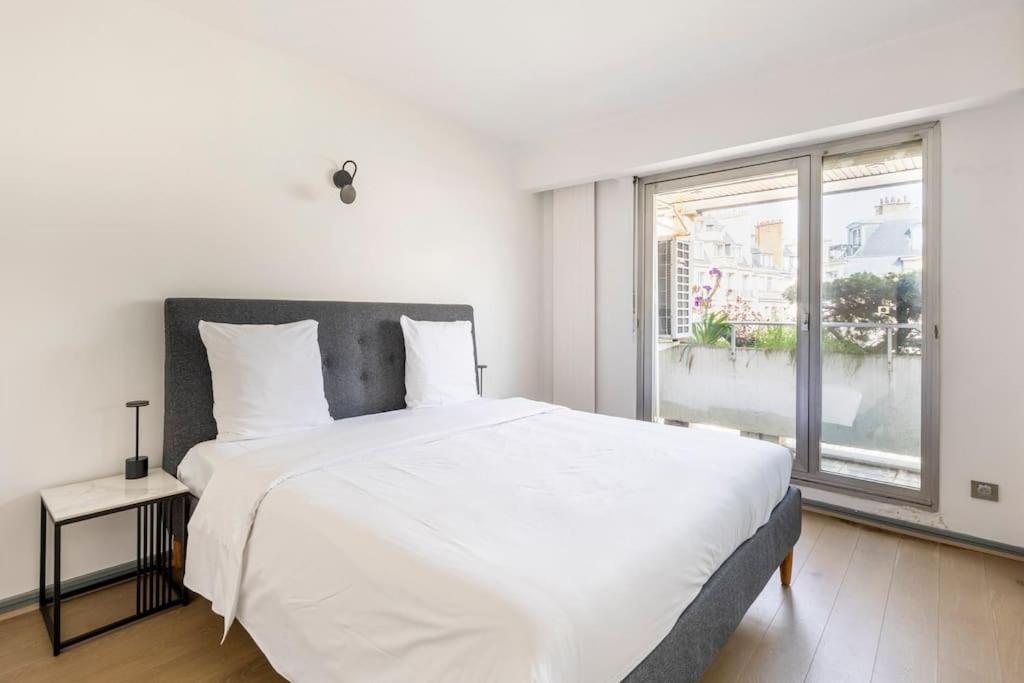 Duplex Familial Tour Eiffel Apartment Paris