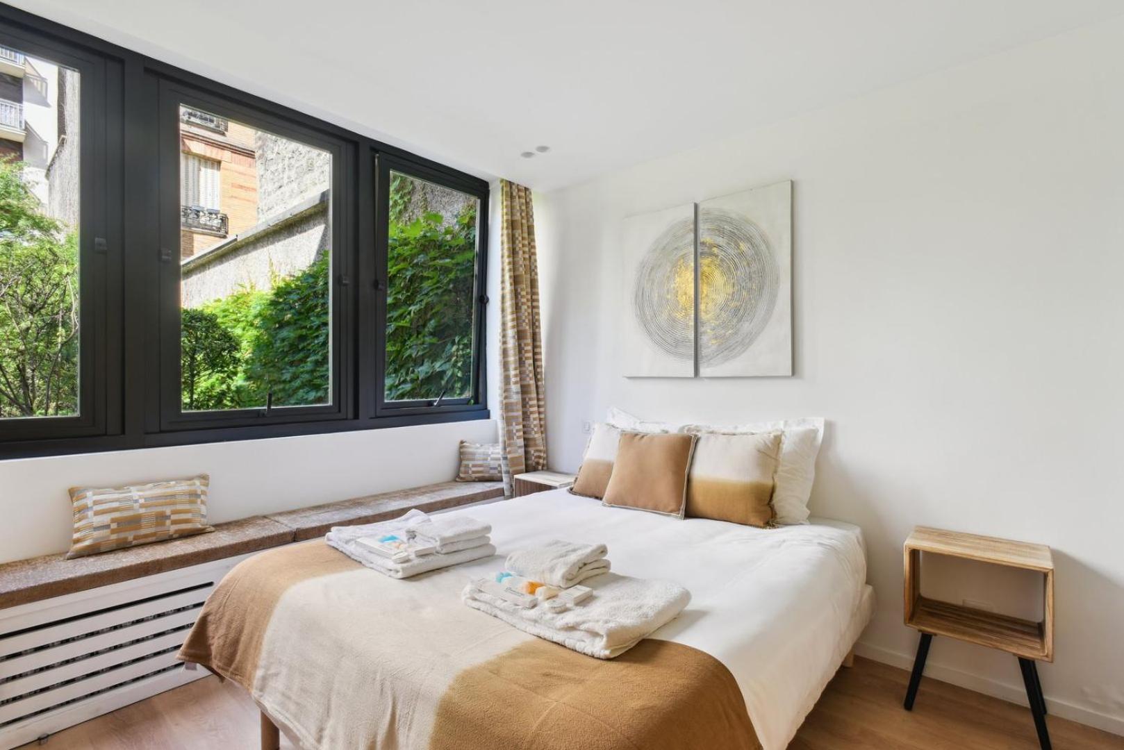 314 Monnier - Superb In * Paris